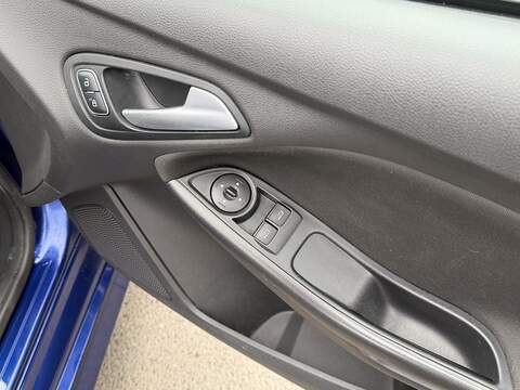 Ford Focus 1.0T EcoBoost Zetec S Hatchback 5dr Petrol Auto Euro 6 (s/s) (125 ps) - U2383