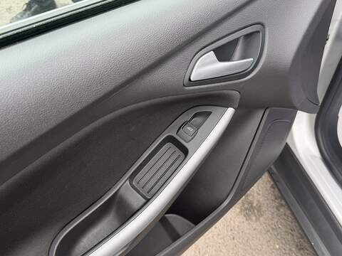 Ford Focus 1.0T EcoBoost Zetec Hatchback 5dr Petrol Auto Euro 6 (s/s) (125 ps) - U2387