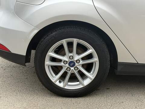 Ford Focus 1.0T EcoBoost Zetec Hatchback 5dr Petrol Auto Euro 6 (s/s) (125 ps) - U2387