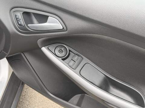 Ford Focus 1.0T EcoBoost Zetec Hatchback 5dr Petrol Auto Euro 6 (s/s) (125 ps) - U2387