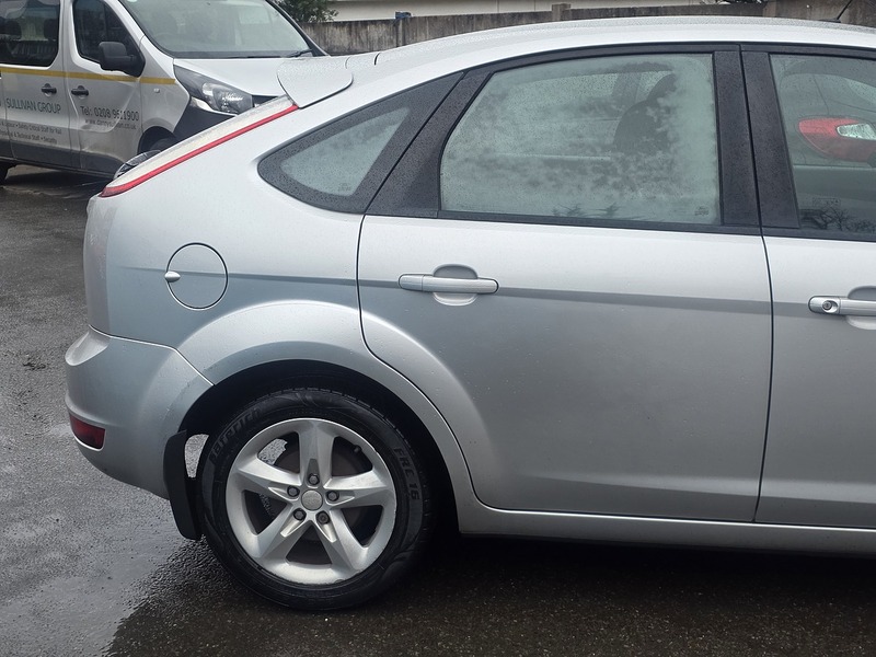 Ford Focus 1.6 Zetec Hatchback 5dr Petrol Manual (159 g/km, 99 bhp) - U2391