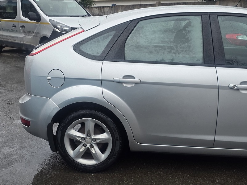 Ford Focus 1.6 Zetec Hatchback 5dr Petrol Manual (159 g/km, 99 bhp) - U2391