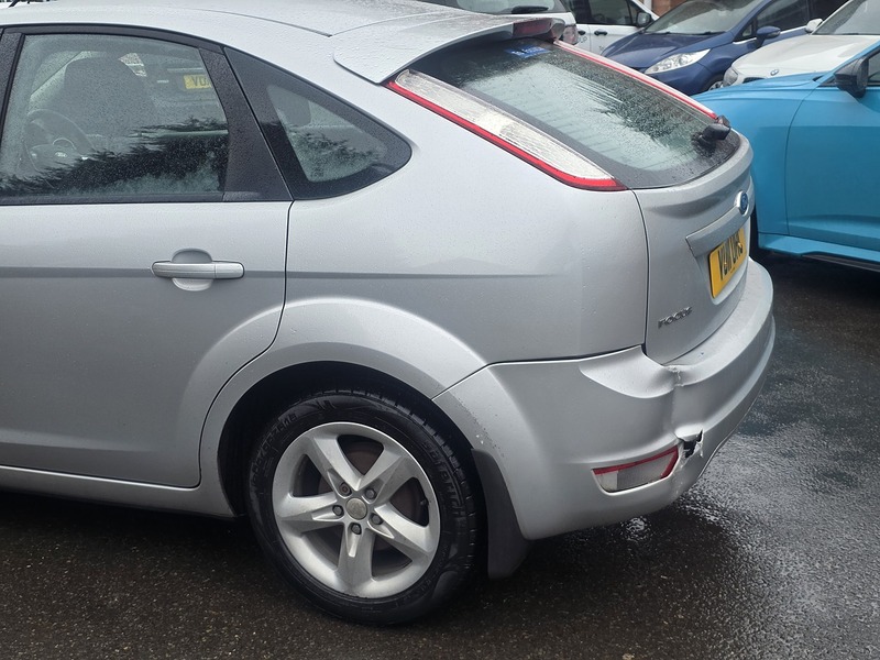Ford Focus 1.6 Zetec Hatchback 5dr Petrol Manual (159 g/km, 99 bhp) - U2391