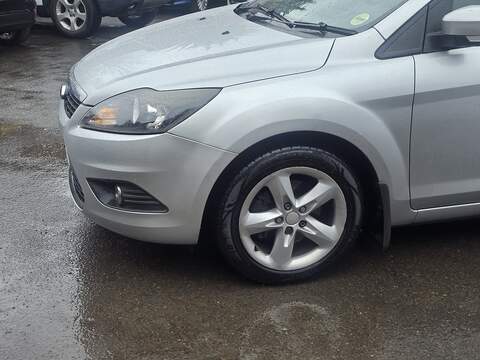 Ford Focus 1.6 Zetec Hatchback 5dr Petrol Manual (159 g/km, 99 bhp) - U2391