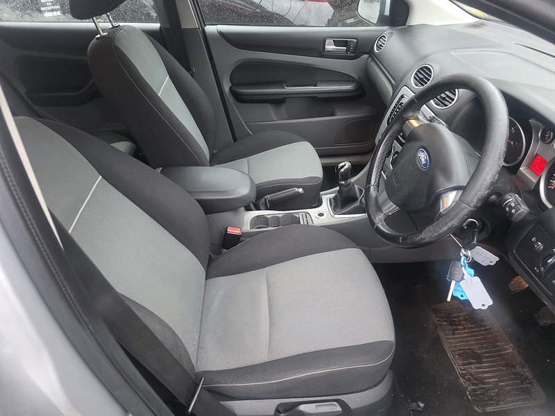 Ford Focus 1.6 Zetec Hatchback 5dr Petrol Manual (159 g/km, 99 bhp) - U2391