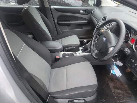 Ford Focus 1.6 Zetec Hatchback 5dr Petrol Manual (159 g/km, 99 bhp) - U2391