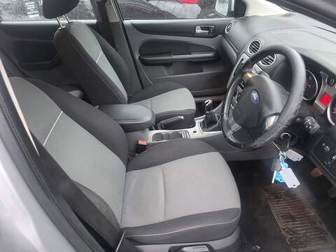 Ford Focus 1.6 Zetec Hatchback 5dr Petrol Manual (159 g/km, 99 bhp) - U2391