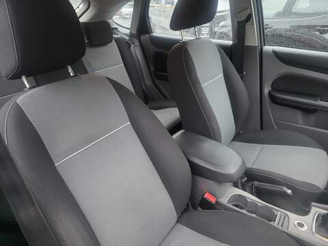 Ford Focus 1.6 Zetec Hatchback 5dr Petrol Manual (159 g/km, 99 bhp) - U2391