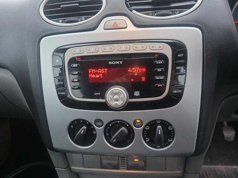 Ford Focus 1.6 Zetec Hatchback 5dr Petrol Manual (159 g/km, 99 bhp) - U2391