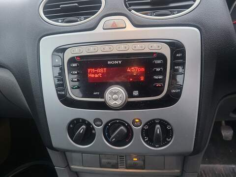 Ford Focus 1.6 Zetec Hatchback 5dr Petrol Manual (159 g/km, 99 bhp) - U2391