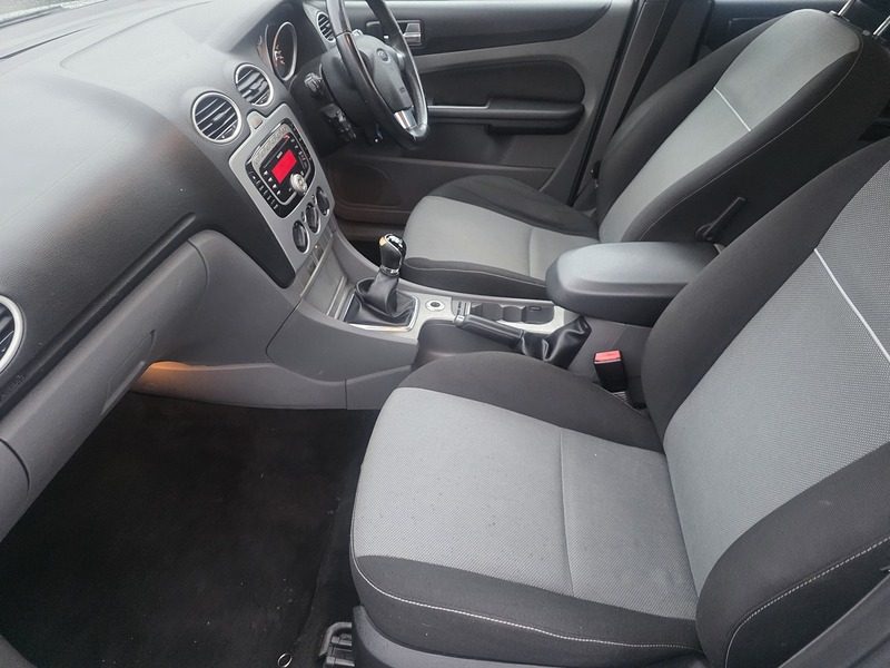 Ford Focus 1.6 Zetec Hatchback 5dr Petrol Manual (159 g/km, 99 bhp) - U2391