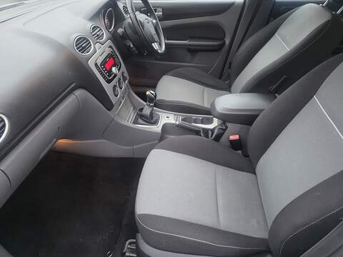 Ford Focus 1.6 Zetec Hatchback 5dr Petrol Manual (159 g/km, 99 bhp) - U2391