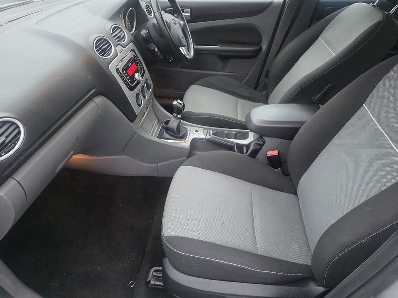 Ford Focus 1.6 Zetec Hatchback 5dr Petrol Manual (159 g/km, 99 bhp) - U2391