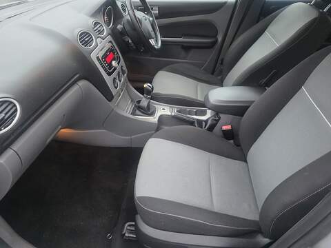 Ford Focus 1.6 Zetec Hatchback 5dr Petrol Manual (159 g/km, 99 bhp) - U2391