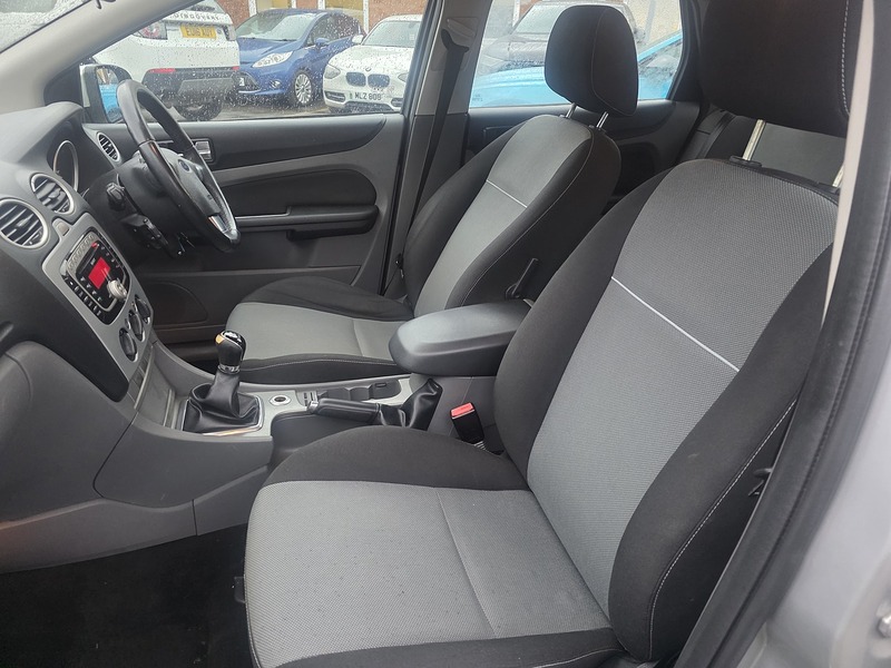 Ford Focus 1.6 Zetec Hatchback 5dr Petrol Manual (159 g/km, 99 bhp) - U2391