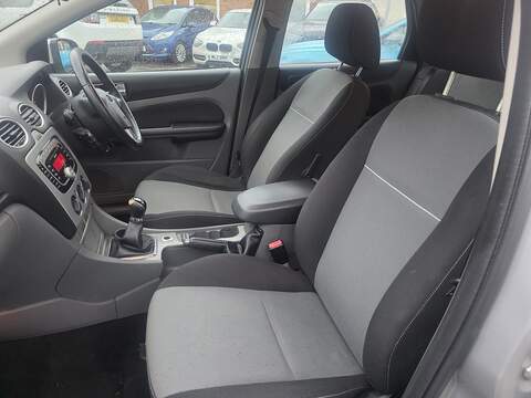 Ford Focus 1.6 Zetec Hatchback 5dr Petrol Manual (159 g/km, 99 bhp) - U2391