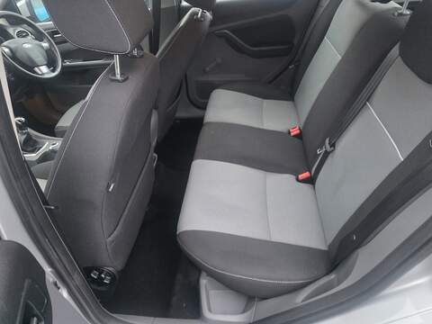 Ford Focus 1.6 Zetec Hatchback 5dr Petrol Manual (159 g/km, 99 bhp) - U2391