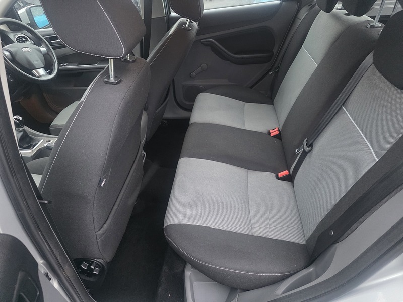 Ford Focus 1.6 Zetec Hatchback 5dr Petrol Manual (159 g/km, 99 bhp) - U2391