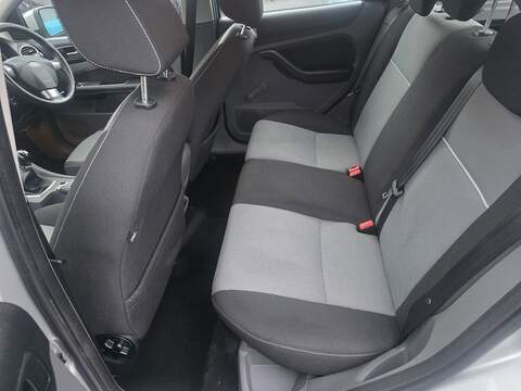 Ford Focus 1.6 Zetec Hatchback 5dr Petrol Manual (159 g/km, 99 bhp) - U2391