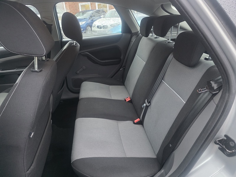 Ford Focus 1.6 Zetec Hatchback 5dr Petrol Manual (159 g/km, 99 bhp) - U2391