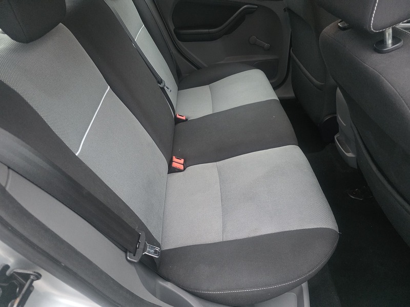 Ford Focus 1.6 Zetec Hatchback 5dr Petrol Manual (159 g/km, 99 bhp) - U2391