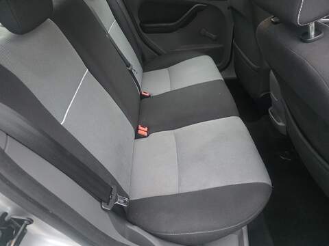 Ford Focus 1.6 Zetec Hatchback 5dr Petrol Manual (159 g/km, 99 bhp) - U2391