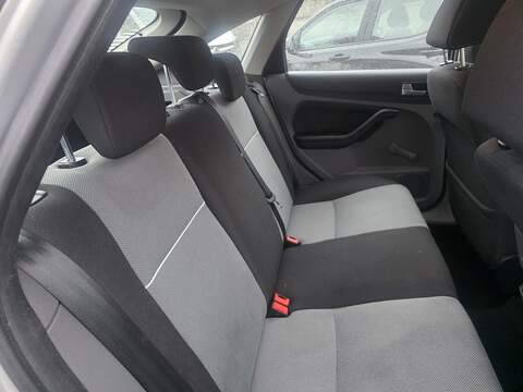 Ford Focus 1.6 Zetec Hatchback 5dr Petrol Manual (159 g/km, 99 bhp) - U2391