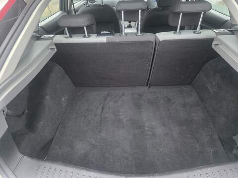 Ford Focus 1.6 Zetec Hatchback 5dr Petrol Manual (159 g/km, 99 bhp) - U2391