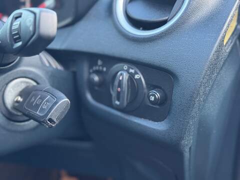 Ford Fiesta 1.25 Edge Hatchback 5dr Petrol Manual (129 g/km, 81 bhp) - U2392