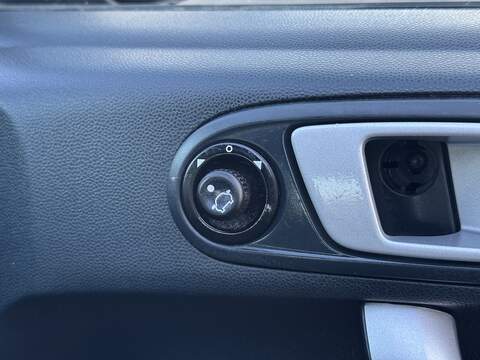 Ford Fiesta 1.25 Edge Hatchback 5dr Petrol Manual (129 g/km, 81 bhp) - U2392