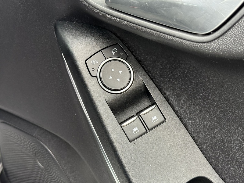 Ford Fiesta T EcoBoost ST-Line - U2393