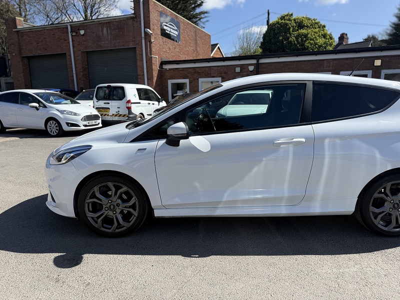 Ford Fiesta 1.0T EcoBoost ST-Line Hatchback 3dr Petrol Manual Euro 6 (s/s) (100 ps) - U2393