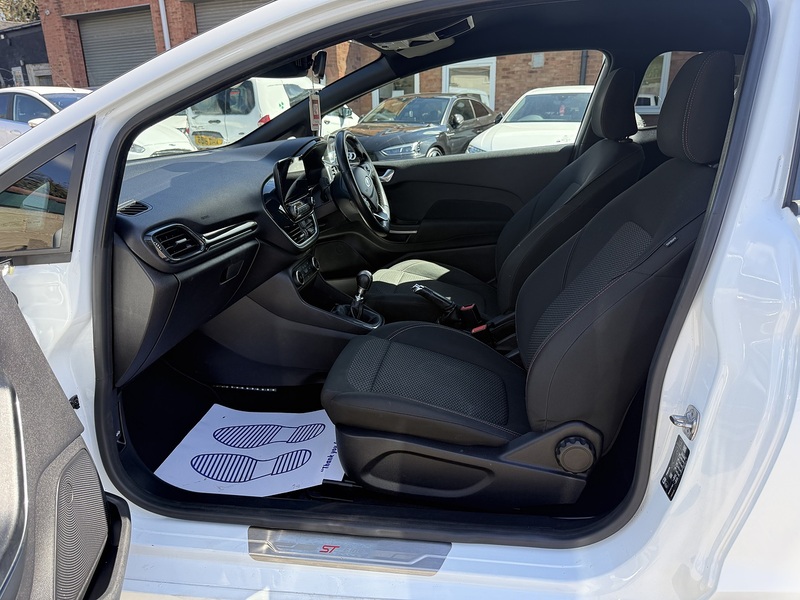 Ford Fiesta 1.0T EcoBoost ST-Line Hatchback 3dr Petrol Manual Euro 6 (s/s) (100 ps) - U2393