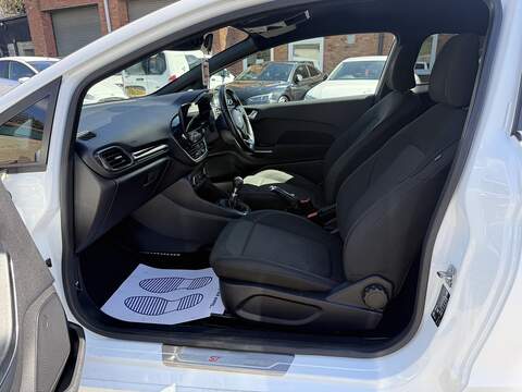 Ford Fiesta 1.0T EcoBoost ST-Line Hatchback 3dr Petrol Manual Euro 6 (s/s) (100 ps) - U2393