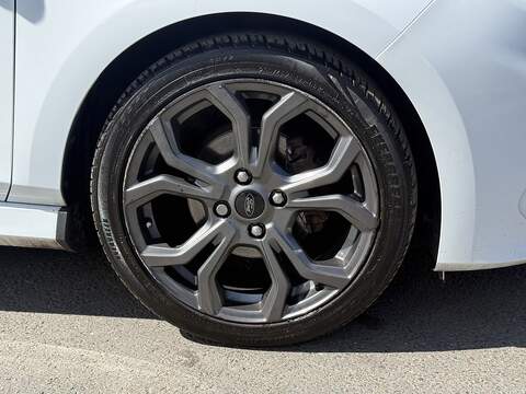 Ford Fiesta 1.0T EcoBoost ST-Line Hatchback 3dr Petrol Manual Euro 6 (s/s) (100 ps) - U2393