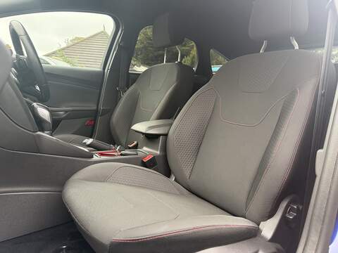 Ford Focus 1.0T EcoBoost ST-Line Hatchback 5dr Petrol Auto Euro 6 (s/s) (125 ps) - U2394