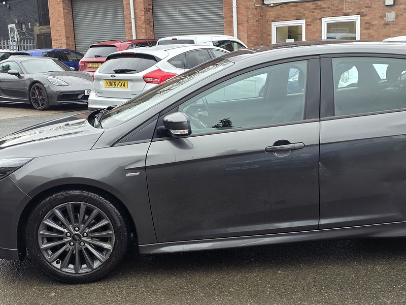 Ford Focus 1.0T EcoBoost ST-Line Hatchback 5dr Petrol Auto Euro 6 (s/s) (125 ps) - U2396