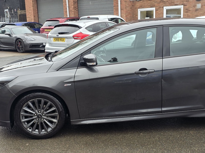 Ford Focus 1.0T EcoBoost ST-Line Hatchback 5dr Petrol Auto Euro 6 (s/s) (125 ps) - U2396
