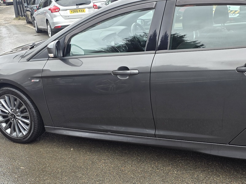 Ford Focus 1.0T EcoBoost ST-Line Hatchback 5dr Petrol Auto Euro 6 (s/s) (125 ps) - U2398