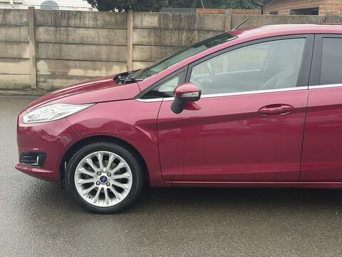 Ford Fiesta 1.0T EcoBoost Titanium X Hatchback 5dr Petrol Powershift Euro 5 (100 ps) - U2399