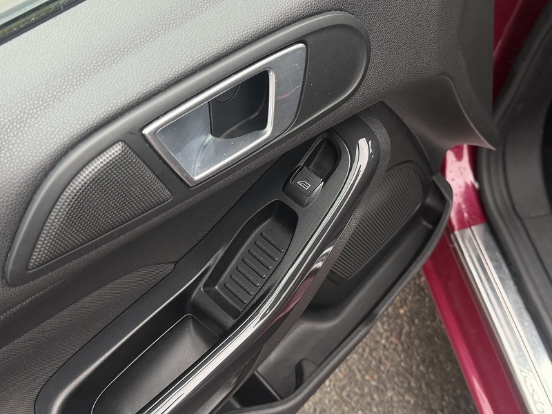 Ford Fiesta 1.0T EcoBoost Titanium X Hatchback 5dr Petrol Powershift Euro 5 (100 ps) - U2399