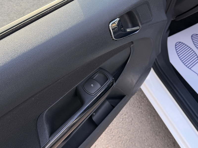 Vauxhall Corsa 1.4 16V SXi Hatchback 5dr Petrol Auto Euro 5 (A/C) (100 ps) - U2400