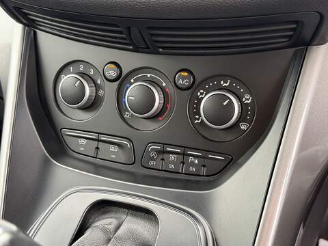 Ford Kuga 1.5T EcoBoost Zetec SUV 5dr Petrol Auto AWD Euro 6 (s/s) (182 ps) - U2404