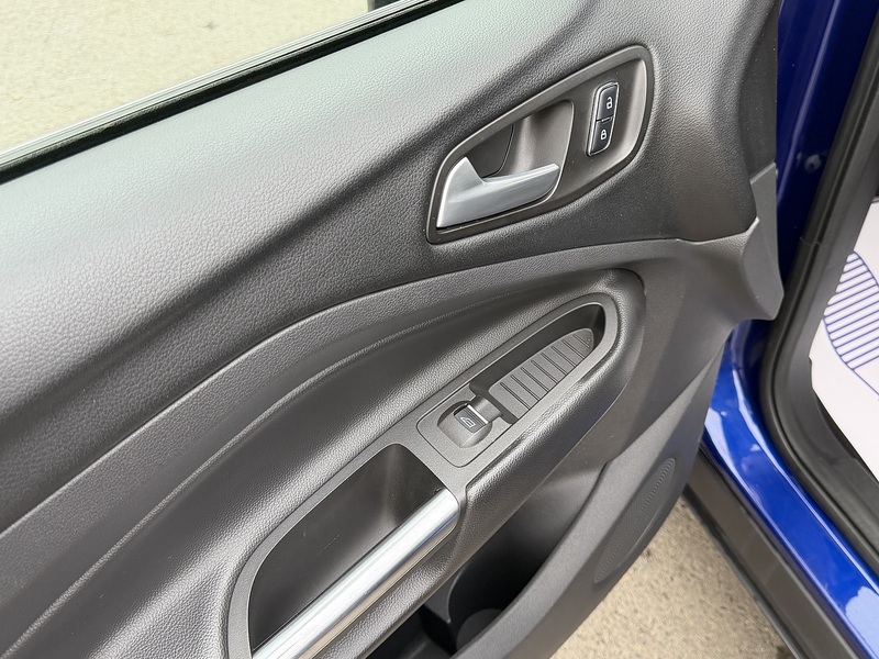 Ford Kuga 1.5T EcoBoost Zetec SUV 5dr Petrol Auto AWD Euro 6 (s/s) (182 ps) - U2404