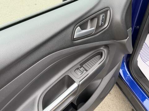 Ford Kuga 1.5T EcoBoost Zetec SUV 5dr Petrol Auto AWD Euro 6 (s/s) (182 ps) - U2404