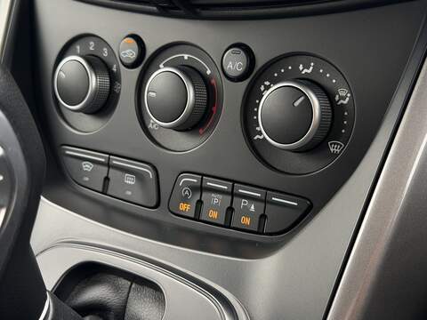 Ford Kuga 1.5T EcoBoost Zetec SUV 5dr Petrol Auto AWD Euro 6 (s/s) (182 ps) - U2404