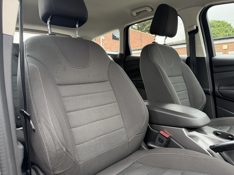 Ford Kuga 1.5T EcoBoost Zetec SUV 5dr Petrol Auto AWD Euro 6 (s/s) (182 ps) - U2404