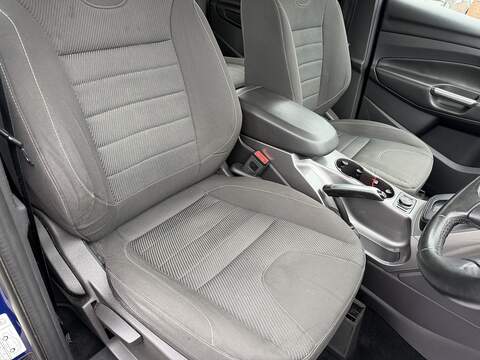 Ford Kuga 1.5T EcoBoost Zetec SUV 5dr Petrol Auto AWD Euro 6 (s/s) (182 ps) - U2404