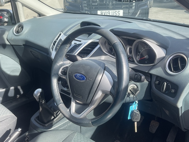 Ford Fiesta 1.4 Zetec Hatchback 5dr Petrol Manual (133 g/km, 94 bhp) - U2405