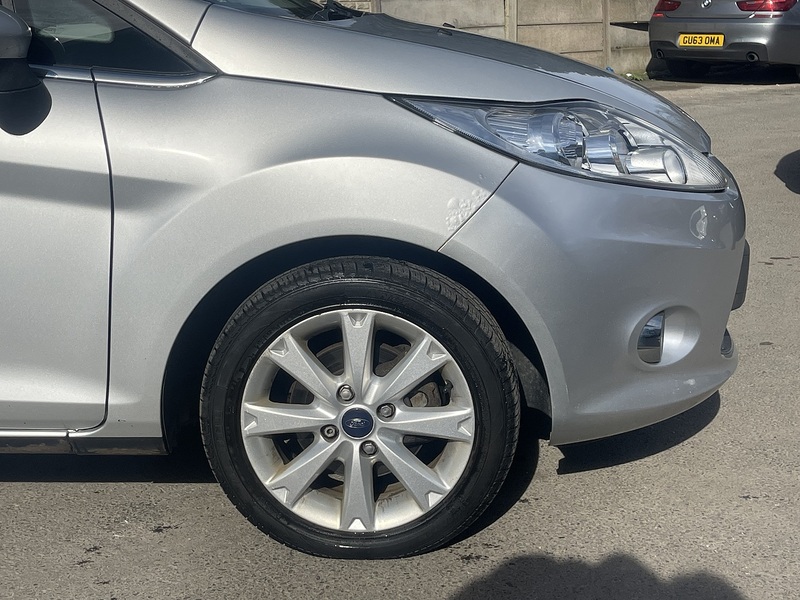 Ford Fiesta 1.4 Zetec Hatchback 5dr Petrol Manual (133 g/km, 94 bhp) - U2405
